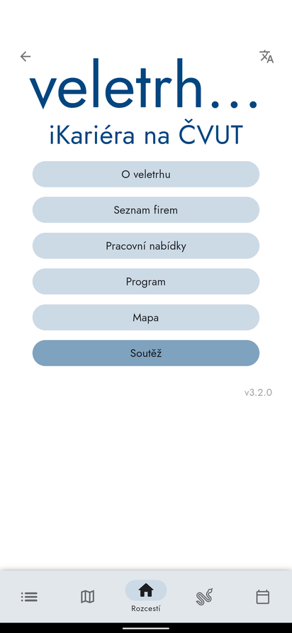 Snímek obrazovky ukazující hlavní menu aplikace Veletrh iKariéra.
Nahoře je ikona pro přepnutí jazyka, pod ní titulek „veletrh... iKariéra na ČVUT“
a pod titulkem tlačítka: O veletrhu, Seznam firem, Pracovní nabídky, Program dne,
O IAESTE, Soutěž. Na spodním kraji obrazovky je navigační panel s ikonkami pro
rychlou navigaci: „domů“, „seznam“, „mapa“ a „kalendář“.
